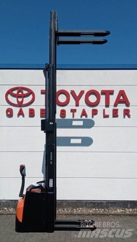 Toyota SWE160L Empilhador para operador externo
