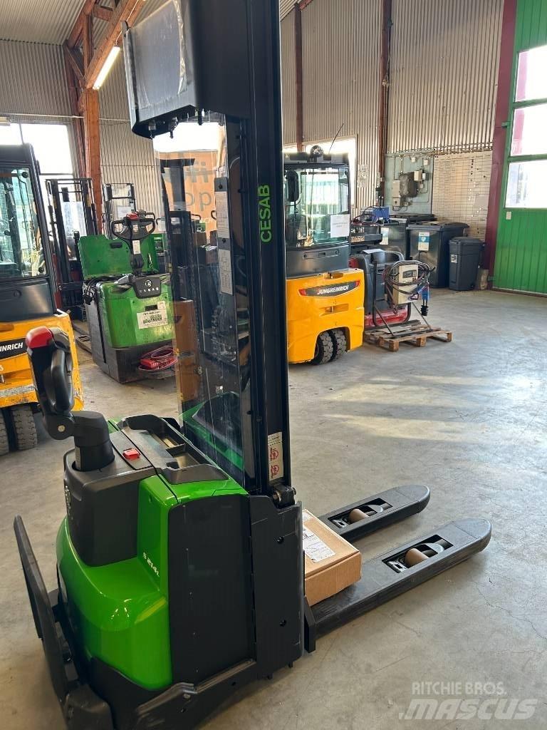 Cesab S 214L Empilhador para operador externo