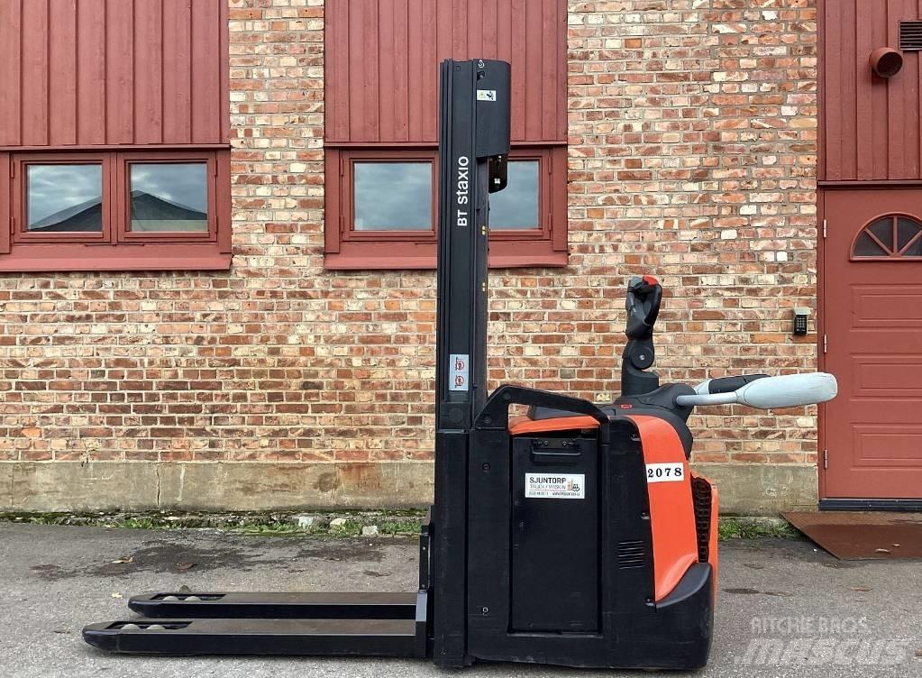 BT SPE 120 L Empilhador para operador externo