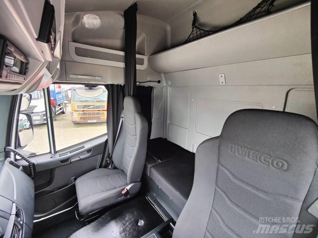 Iveco 180E 28 Caminhões de caixa fechada