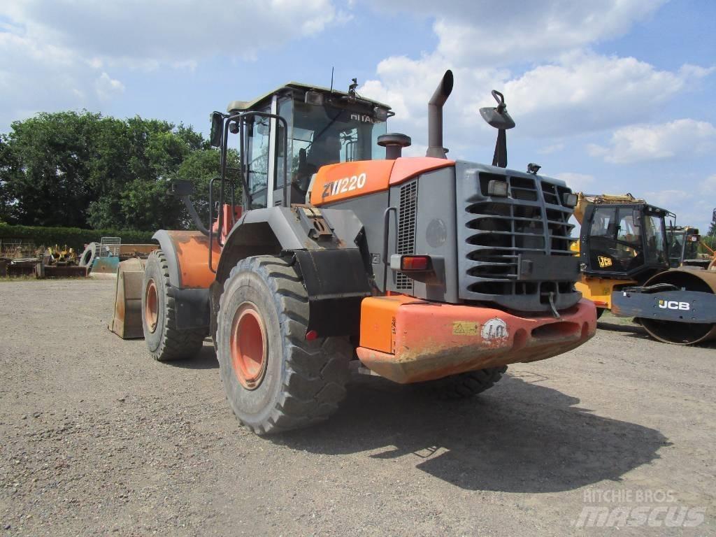 Hitachi ZW 220  Waage Carregadeiras de rodas
