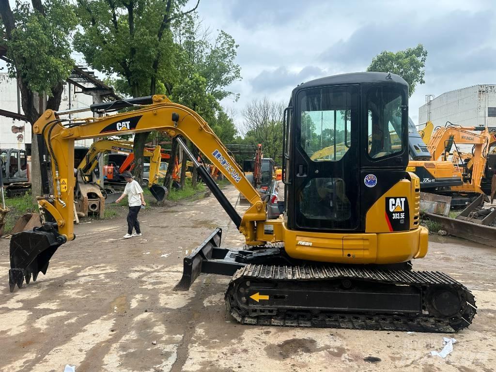 CAT 303 Miniescavadeiras