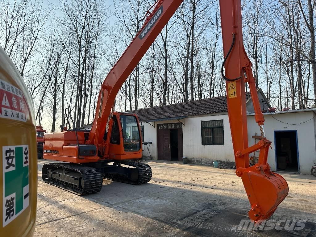 Doosan DX140 Escavadeiras de esteiras