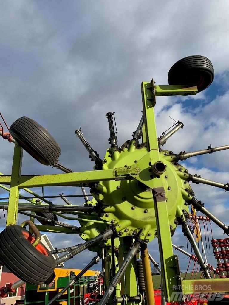 CLAAS 880 L Ancinho virador