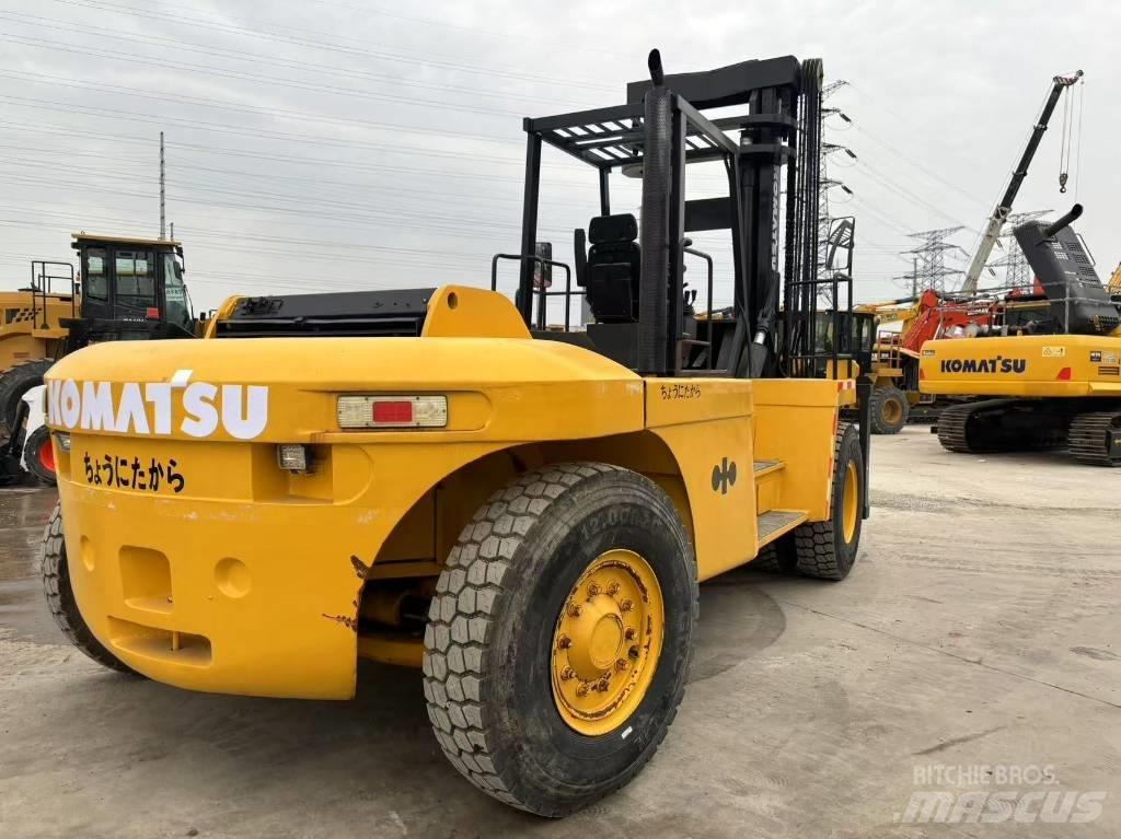 Komatsu FD200 Manipulador telescópico