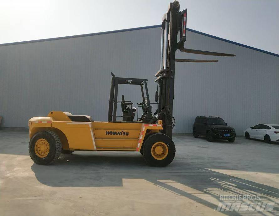 Komatsu FD200 Manipulador telescópico