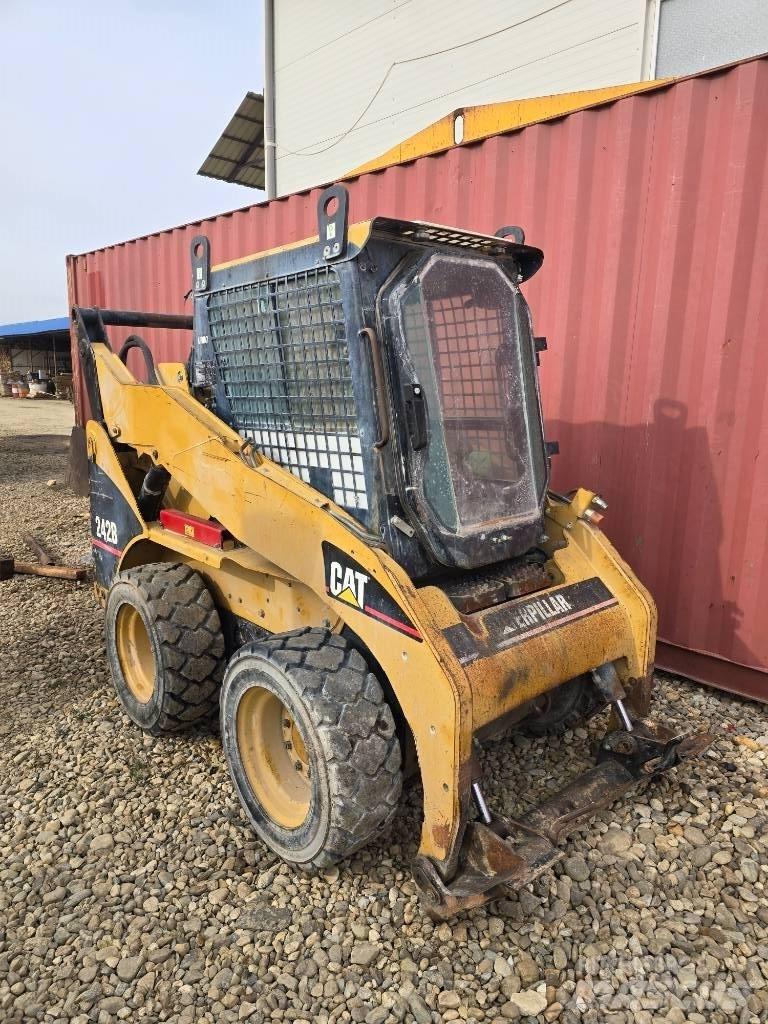 CAT 242 B Minicarregadeiras