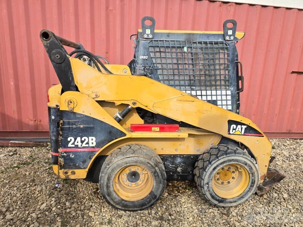 CAT 242 B Minicarregadeiras