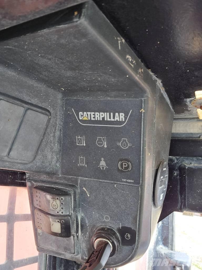 CAT 242 B Minicarregadeiras