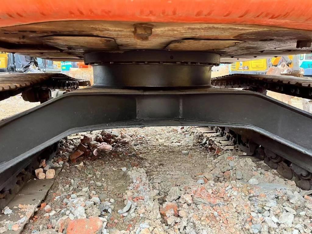 Hitachi ZX 135 US Escavadeiras de esteiras