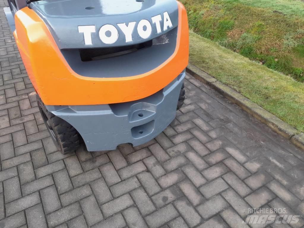 Toyota Tonero 25 Empilhadores Diesel