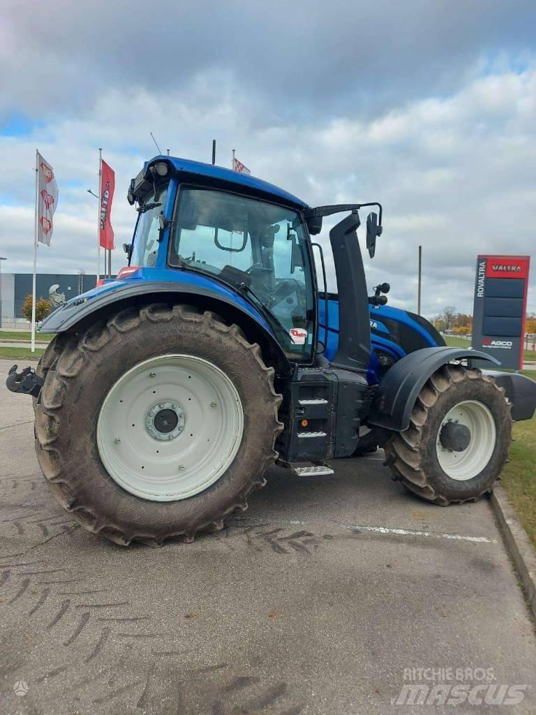 Valtra T235V Tratores Agrícolas usados