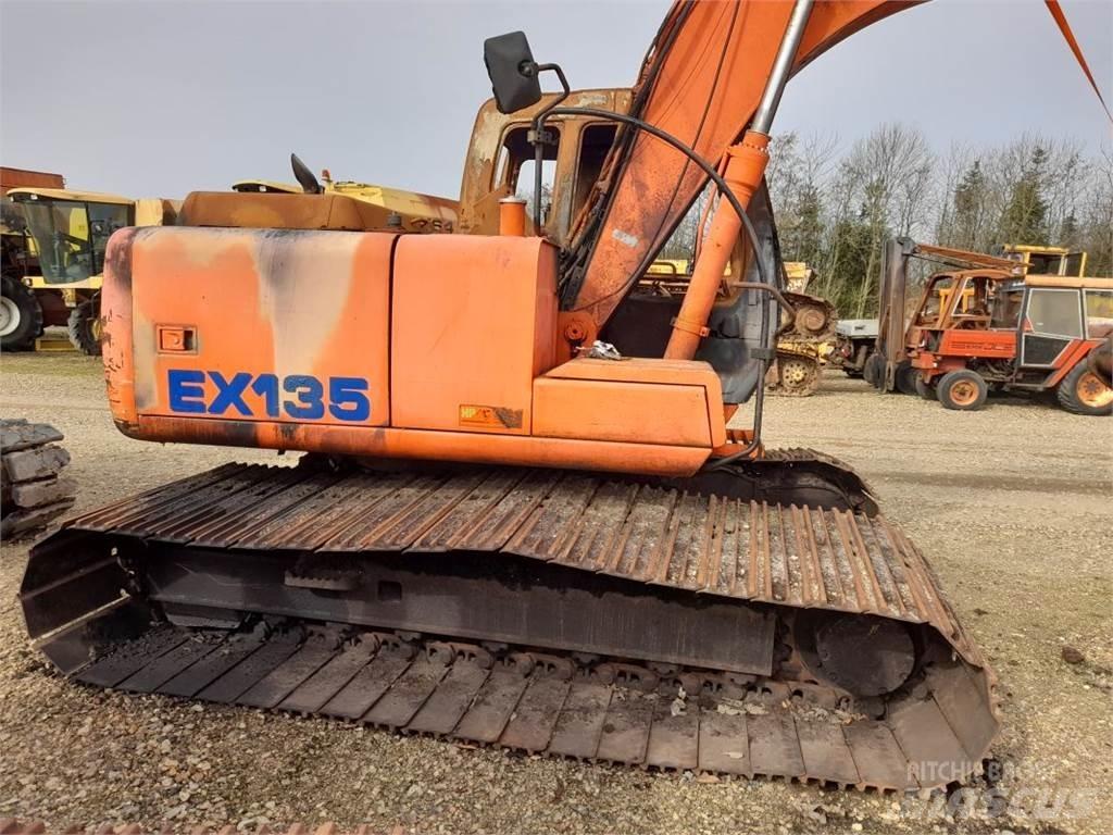 Hitachi EX135 Tratores Agrícolas usados