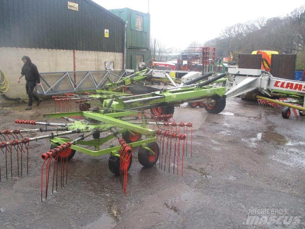 CLAAS Liner 3000 Ancinho virador