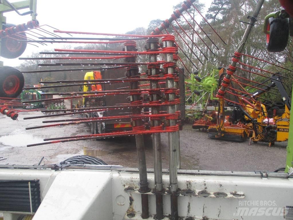 CLAAS Liner 3000 Ancinho virador