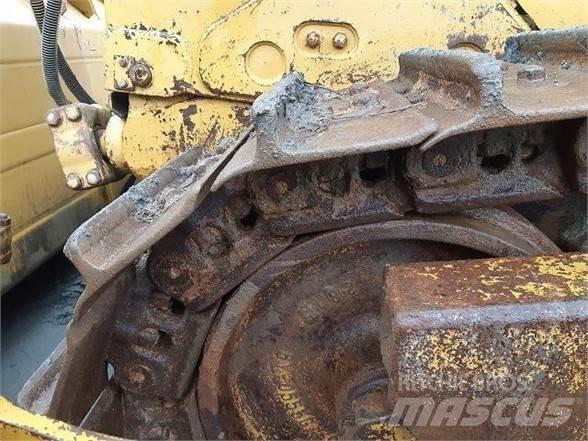 CAT D8T Dozers - Tratores rastos