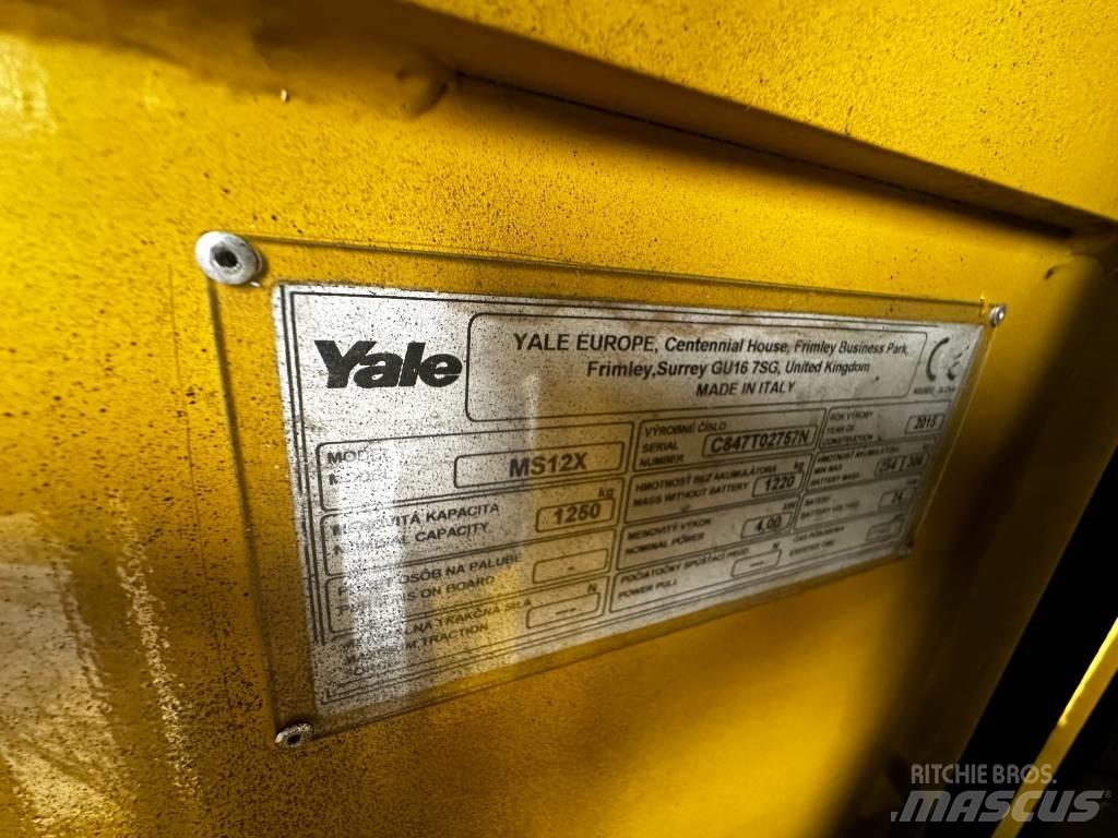 Yale MS12x Empilhador para operador externo