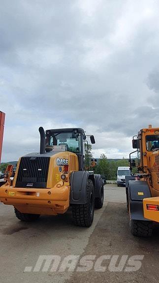 CASE 621F Carregadeiras de rodas