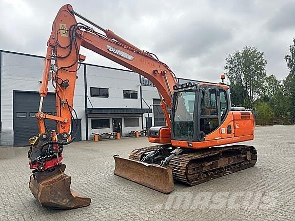 Doosan DX140LC Escavadeiras de esteiras