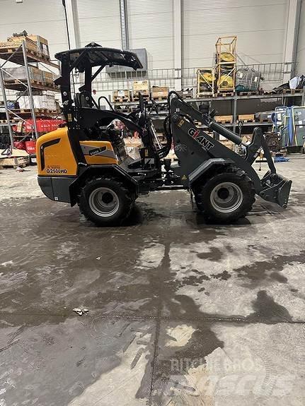 GiANT G2500HD+ Minicarregadeiras