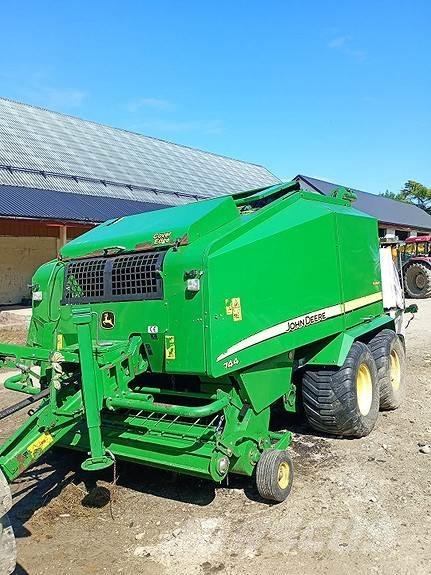 John Deere 744 Enfardadeira de rolos