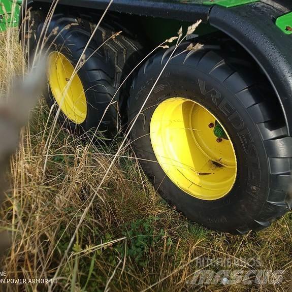 John Deere C441R Enfardadeira de rolos