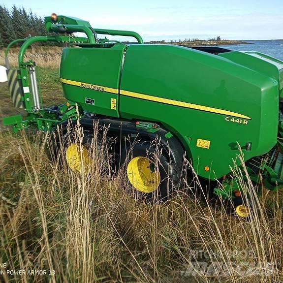 John Deere C441R Enfardadeira de rolos