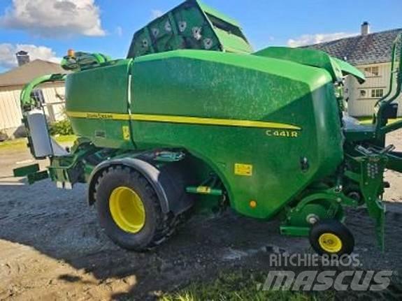 John Deere C441R Enfardadeira de rolos