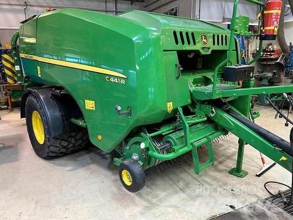 John Deere C441R Enfardadeira de rolos