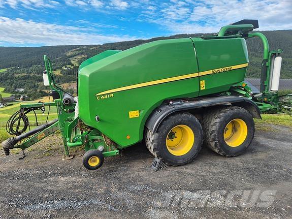 John Deere C441R Enfardadeira de rolos
