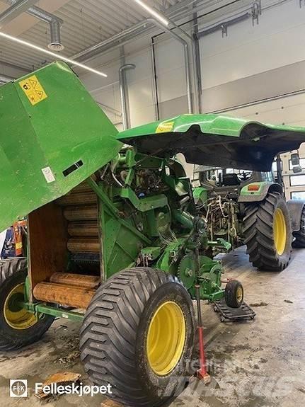 John Deere F441 Enfardadeira de rolos