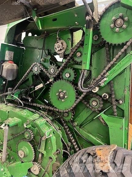 John Deere F441 Enfardadeira de rolos