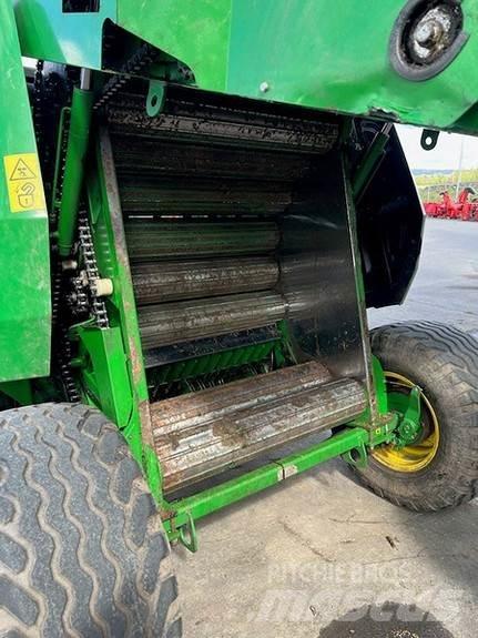 John Deere F441 Enfardadeira de rolos