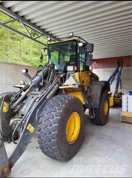 Komatsu WA200 PT Carregadeiras de rodas