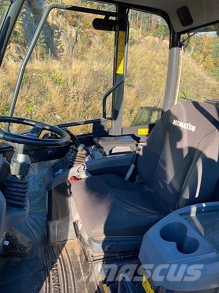 Komatsu WA80M-7 Carregadeiras de rodas