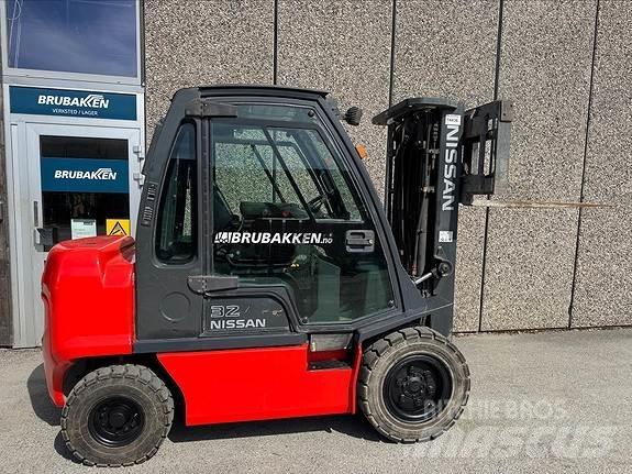 Nissan DF32 14436 Empilhadores Diesel