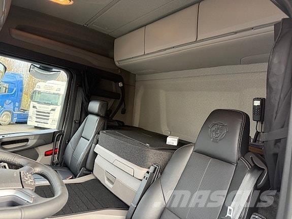 Scania P340 Caminhões de caixa fechada