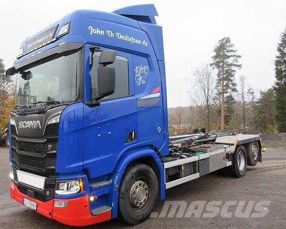 Scania R520 6x2*4 Camiões caixa desmontável com elevador de cabo