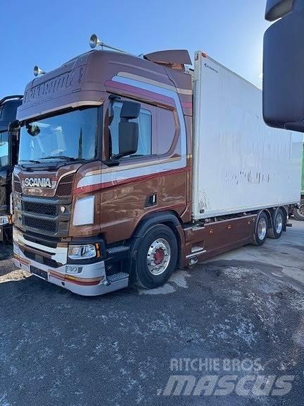 Scania R650B6X2NB Caminhões de caixa fechada