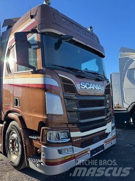 Scania R650B6X2NB Caminhões de caixa fechada