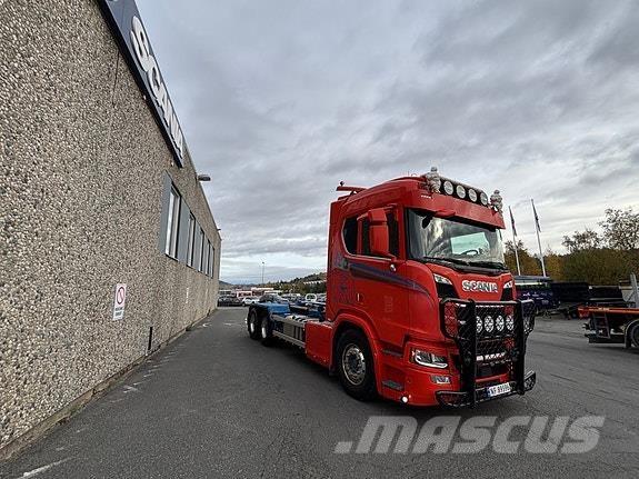 Scania R650B6x4NB Camiões caixa desmontável com elevador de cabo