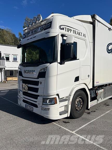Scania R660 Caminhões de caixa fechada