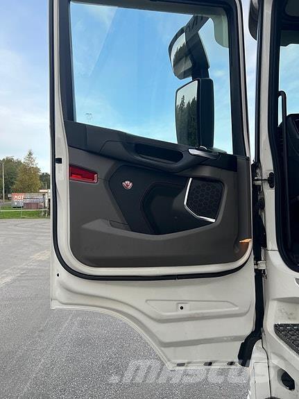 Scania R660 Caminhões de caixa fechada