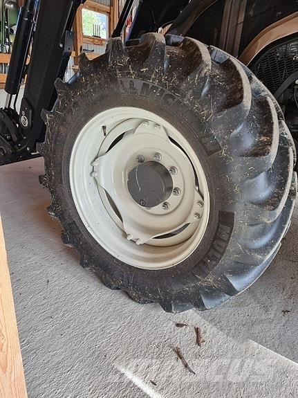 Valtra  Tratores Agrícolas usados