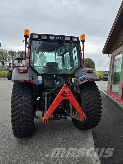 Valtra 6400 Tratores Agrícolas usados
