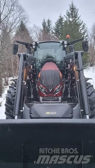 Valtra G135A Tratores Agrícolas usados