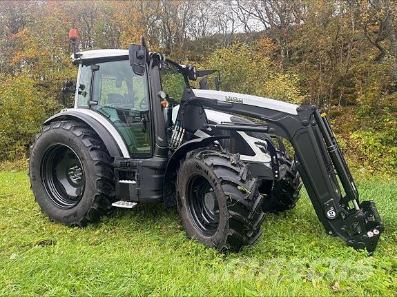 Valtra G135A Tratores Agrícolas usados