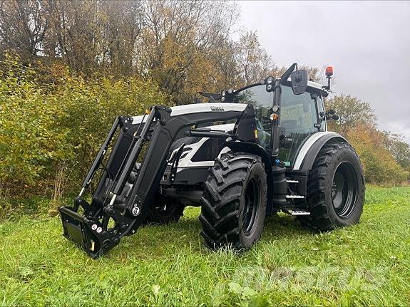 Valtra G135A Tratores Agrícolas usados