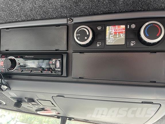 Valtra T235 Tratores Agrícolas usados