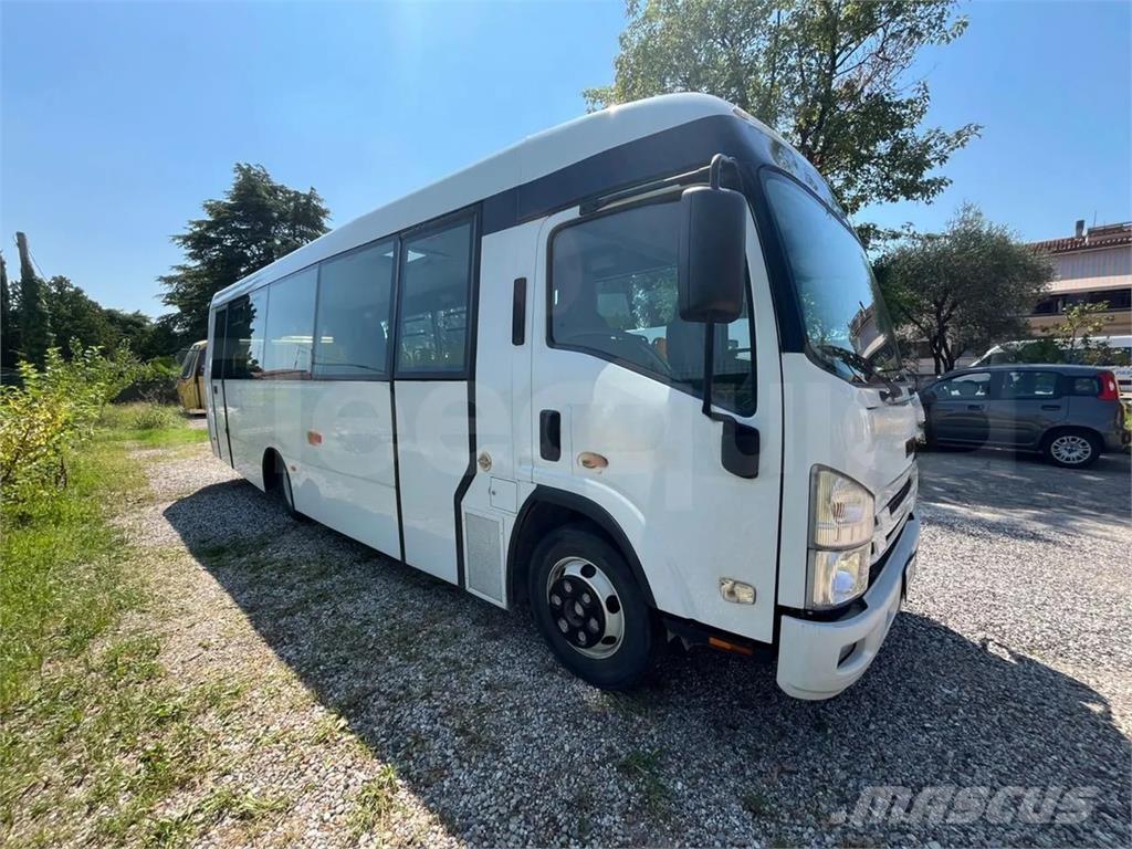 Isuzu P65 Autocarros